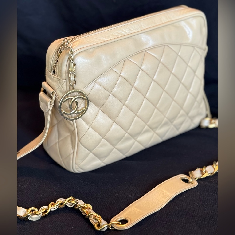 Authentic cream beige CHANEL matelasse quilted single chain shoulder bag